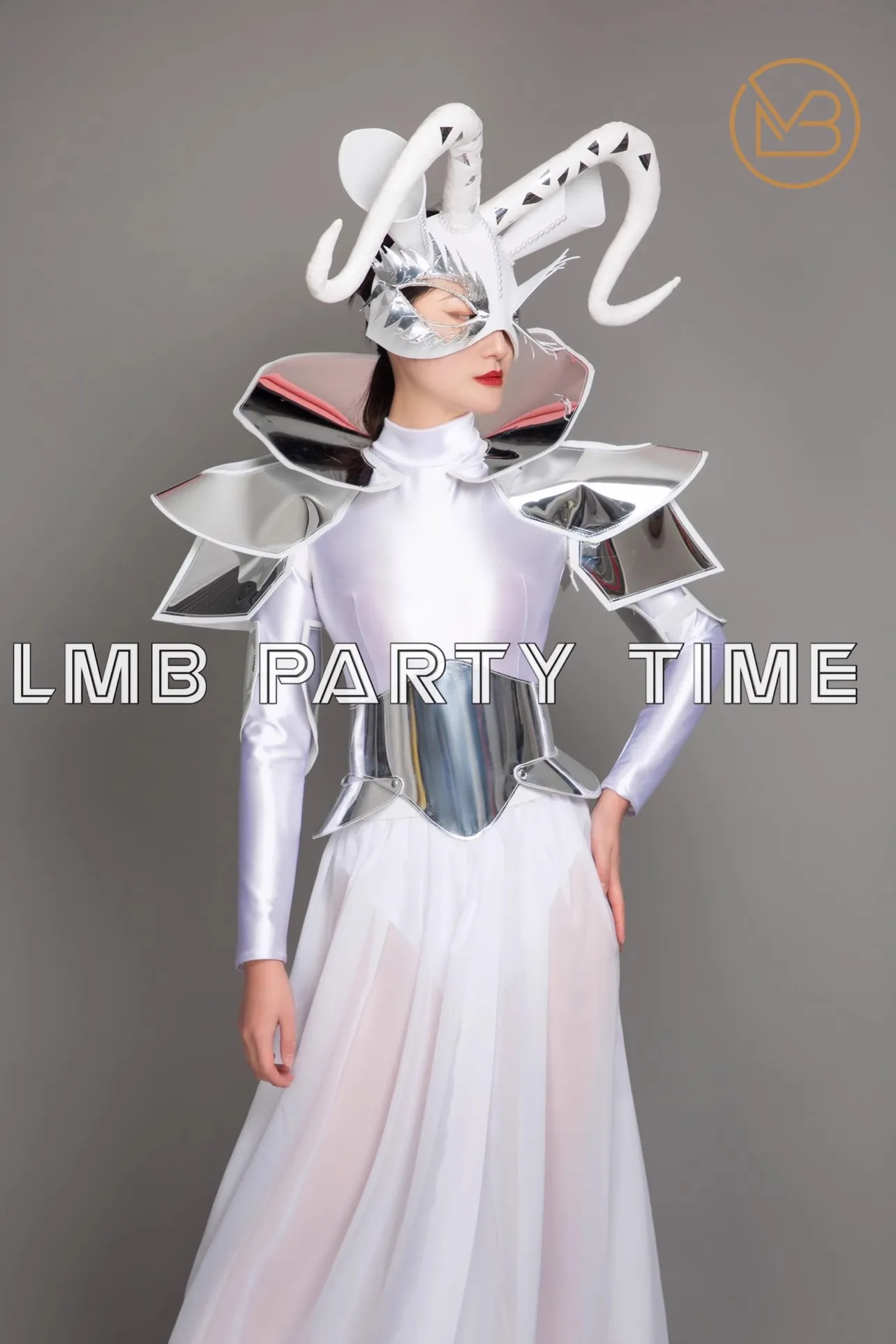 분위기 과장된 크리스마스 의류 갑옷 긴 거즈 드레스 만화 마스크 오프닝 댄스 바 나이트 클럽 가수 무대 착용