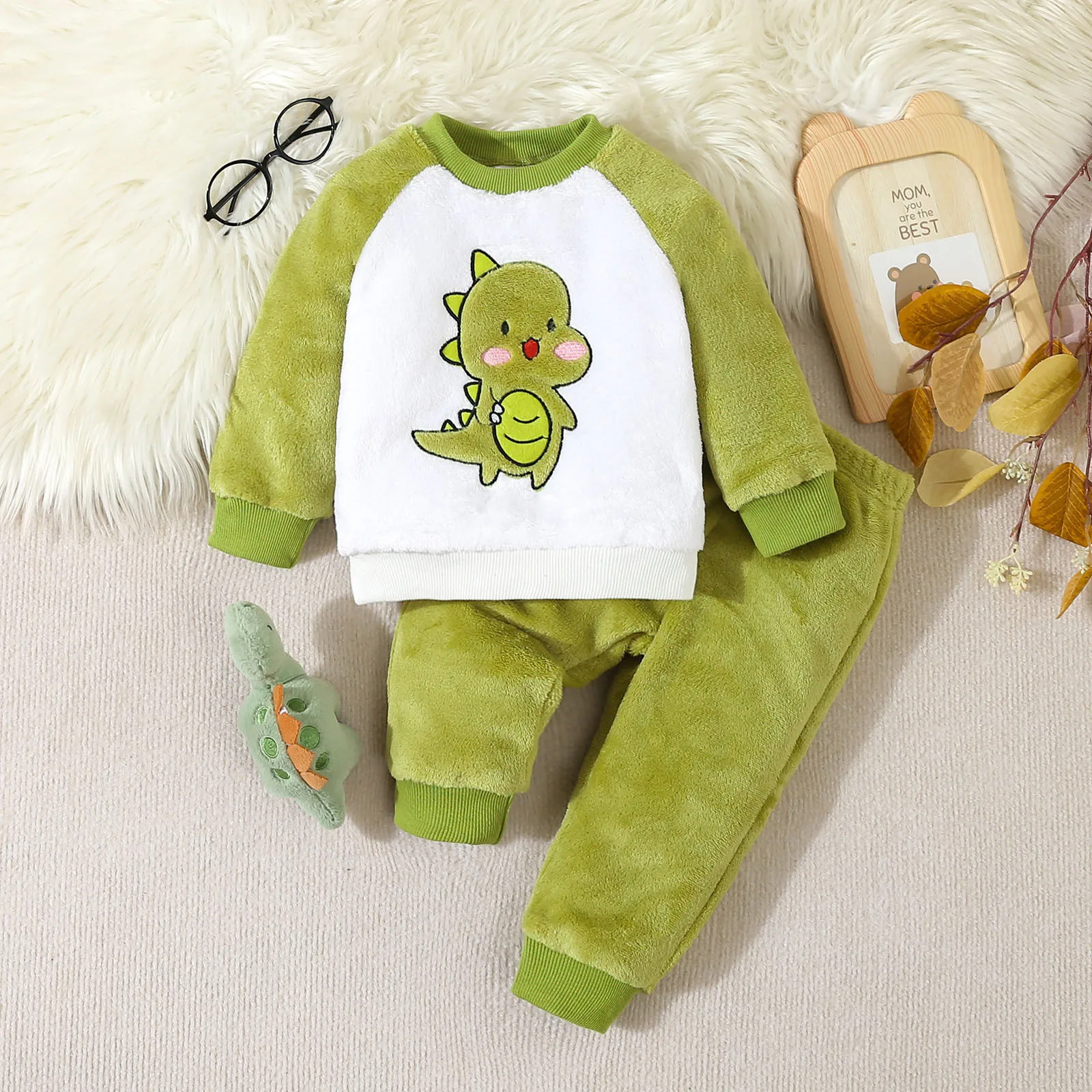 

Newborn Baby Girls Winter Clothes Sets Thick Long Sleeve Cartoon Dinosaur Embroider Patchwork Fleece Tops Sweatshirt Pants Sets