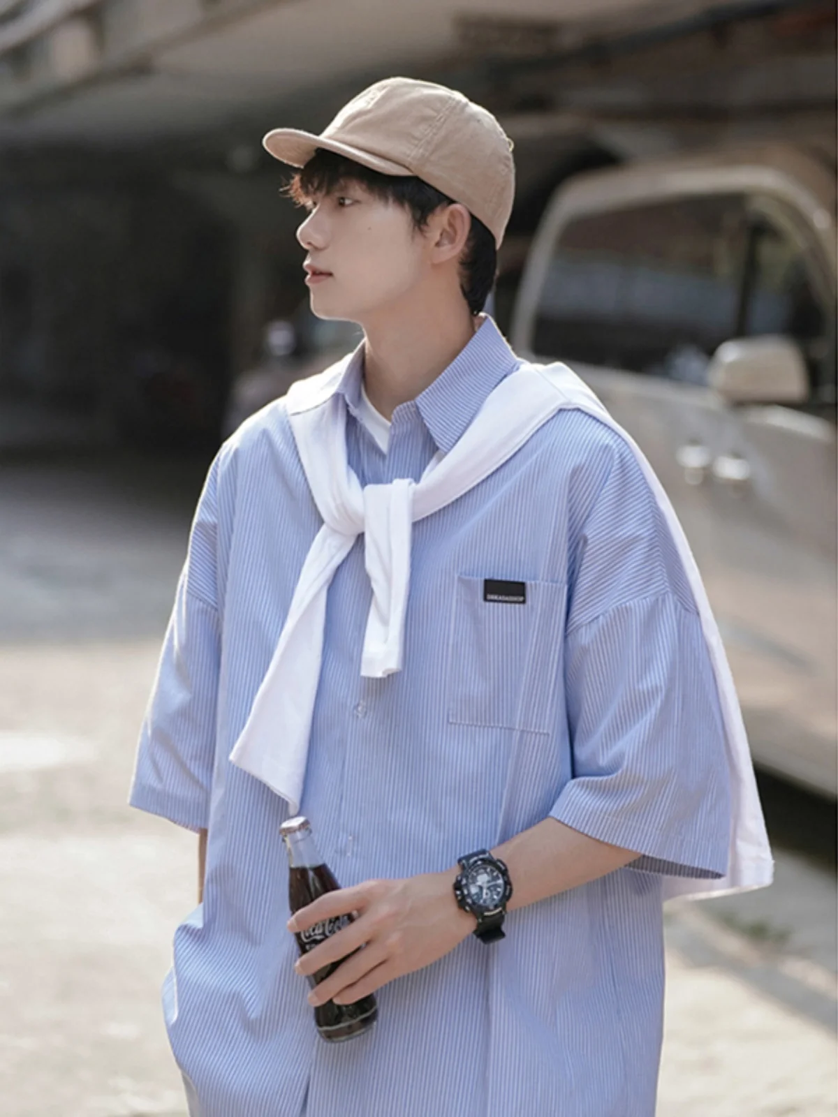 

Летняя мужская полосатая футболка из ледяного шелка, повседневная свободная одежда из хлопка, молодежный стиль, с открытым воротником