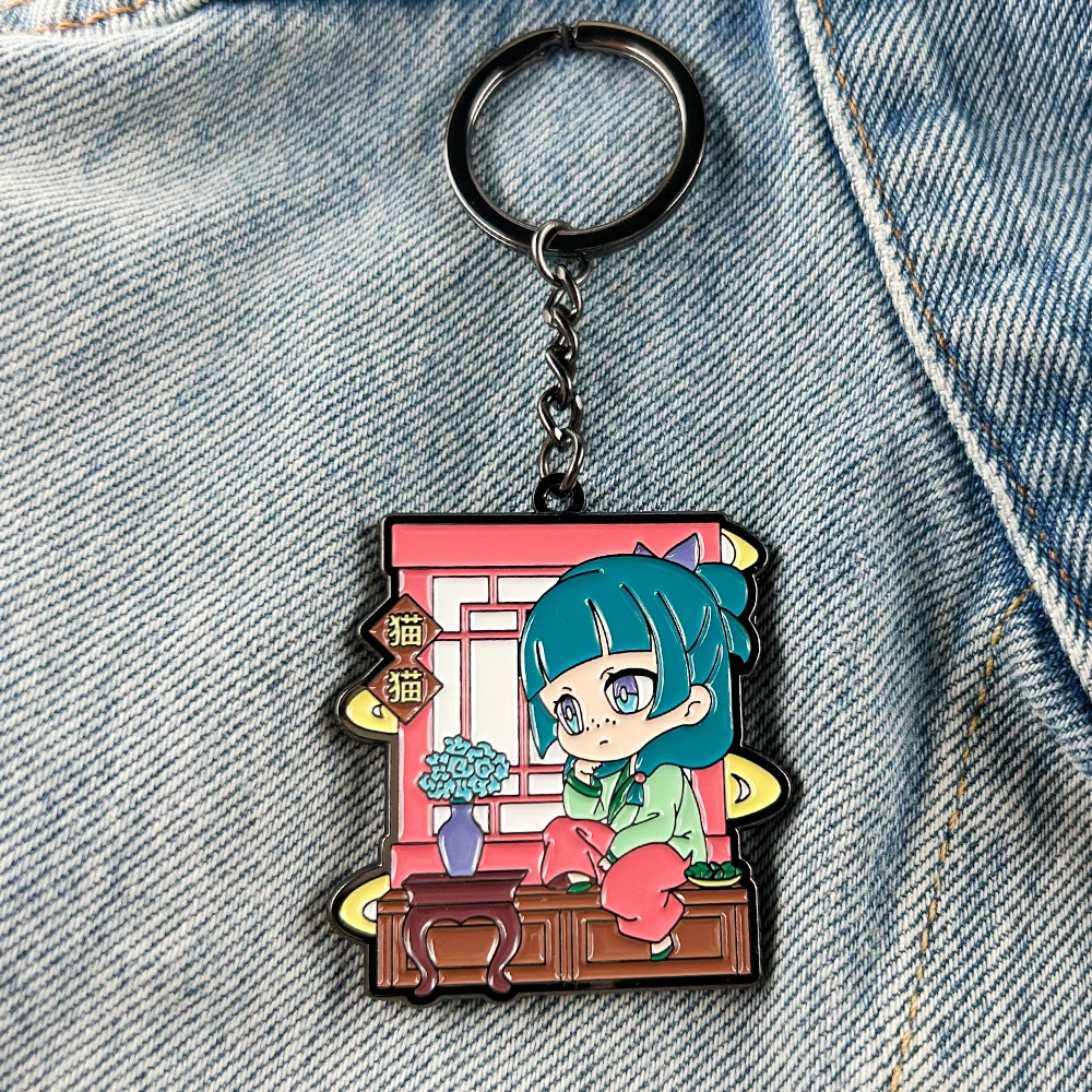 Chibi Maomao assis sur le rebord de fenêtre porte-clés en émail Double face les journaux d'apothicaire porte-clés Anime Fan cadeau pendentif