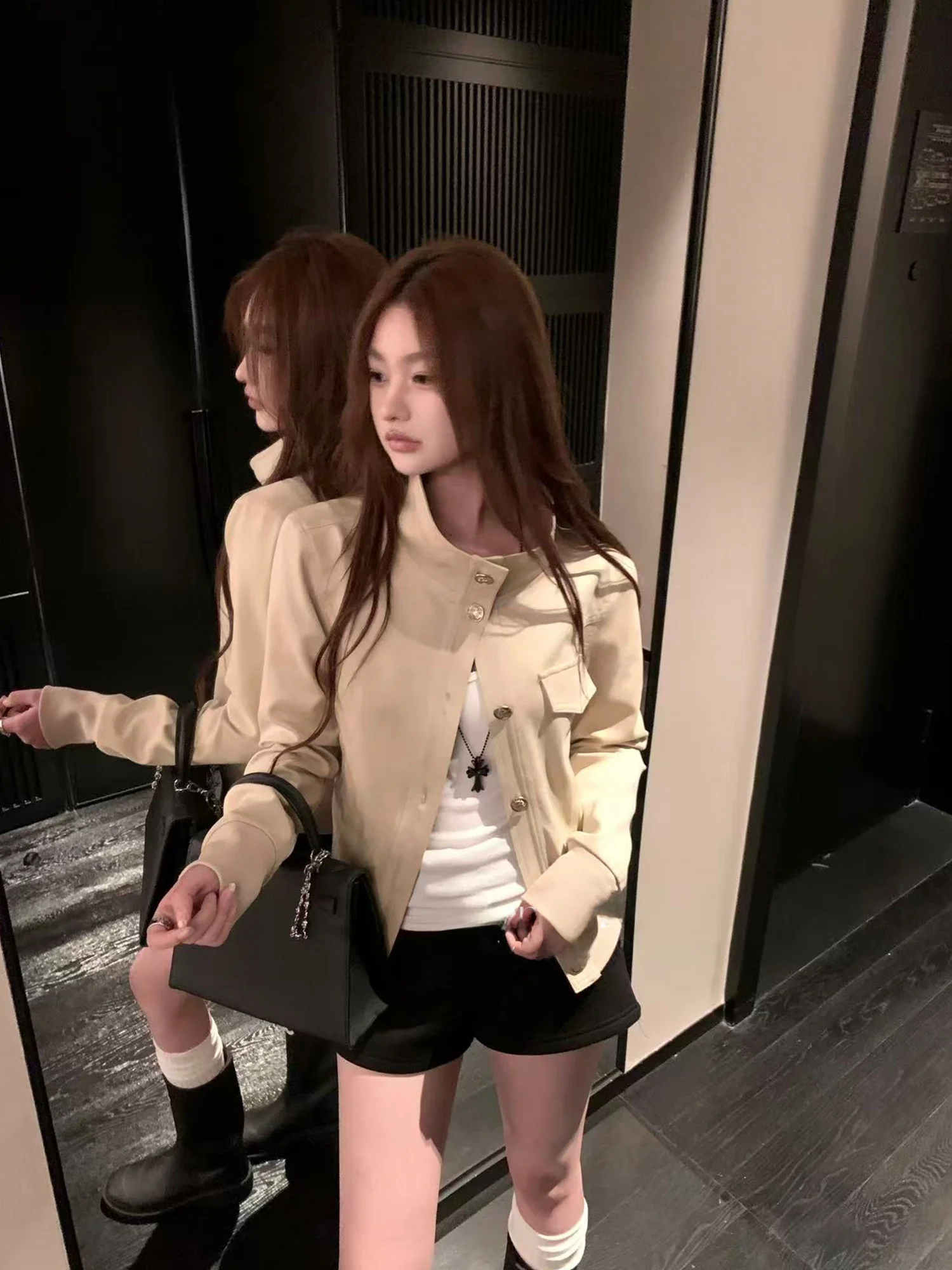 

Женская замшевая куртка Chien American Sle: осенняя винтажная элегантность, модный свитшот с отложным воротником