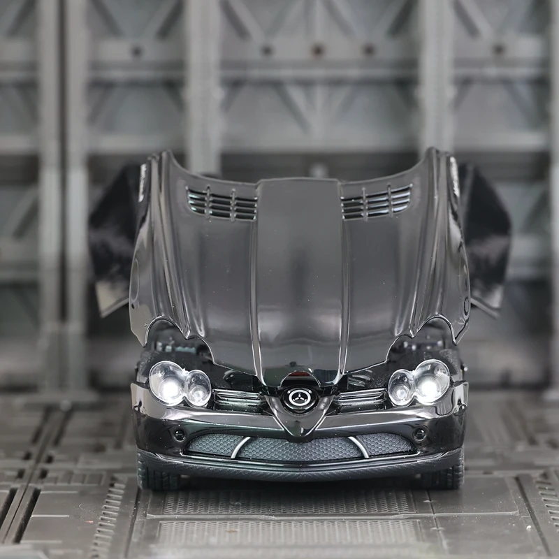 

1:24 Mercedes-Benz SLR alloy car model decoration door and hood trunk can open acousto-optic children's toys gifts