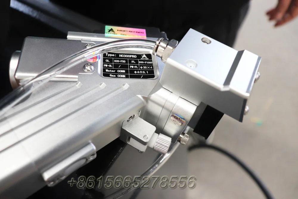AccTek 220V Eenfase 3000w Fiber Laser Cleaner met 3kw Raycus CE Laserbron voor het reinigen van Graffiti van Baksteen Beton