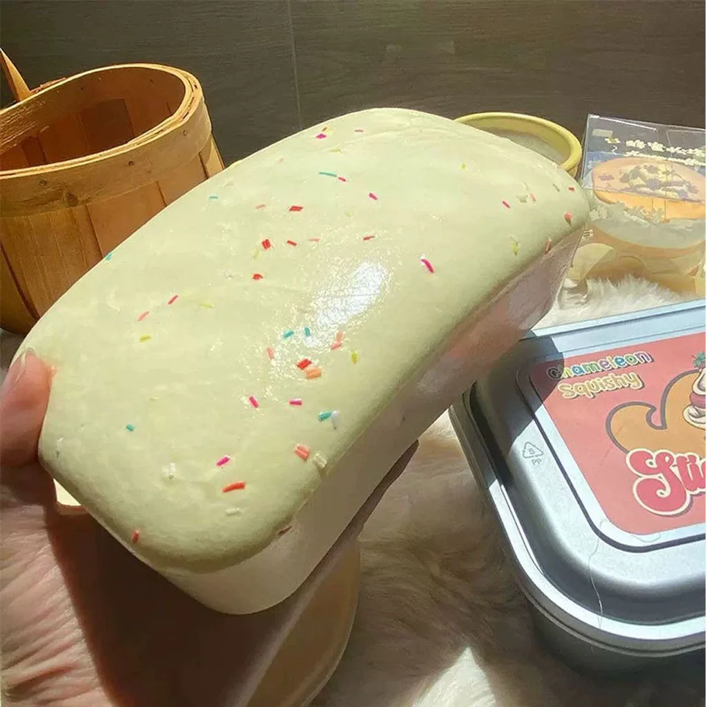 Superweicher, langsam aufsteigender Taro-Kuchen-Squishy in Box – Realistischer Sahnekuchen-Duft, Entspannungs-Fidget-Spielzeug, Anti-Stress-Geschenk