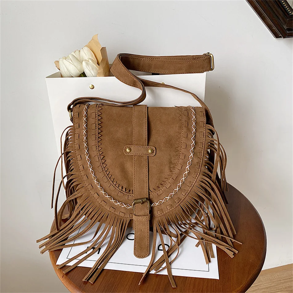 

European and American Style Rivet Fringe Messenger Bag for Women Hobo Shoulder Bags Crossbody Handbag Solid Color Bolsa Feminina