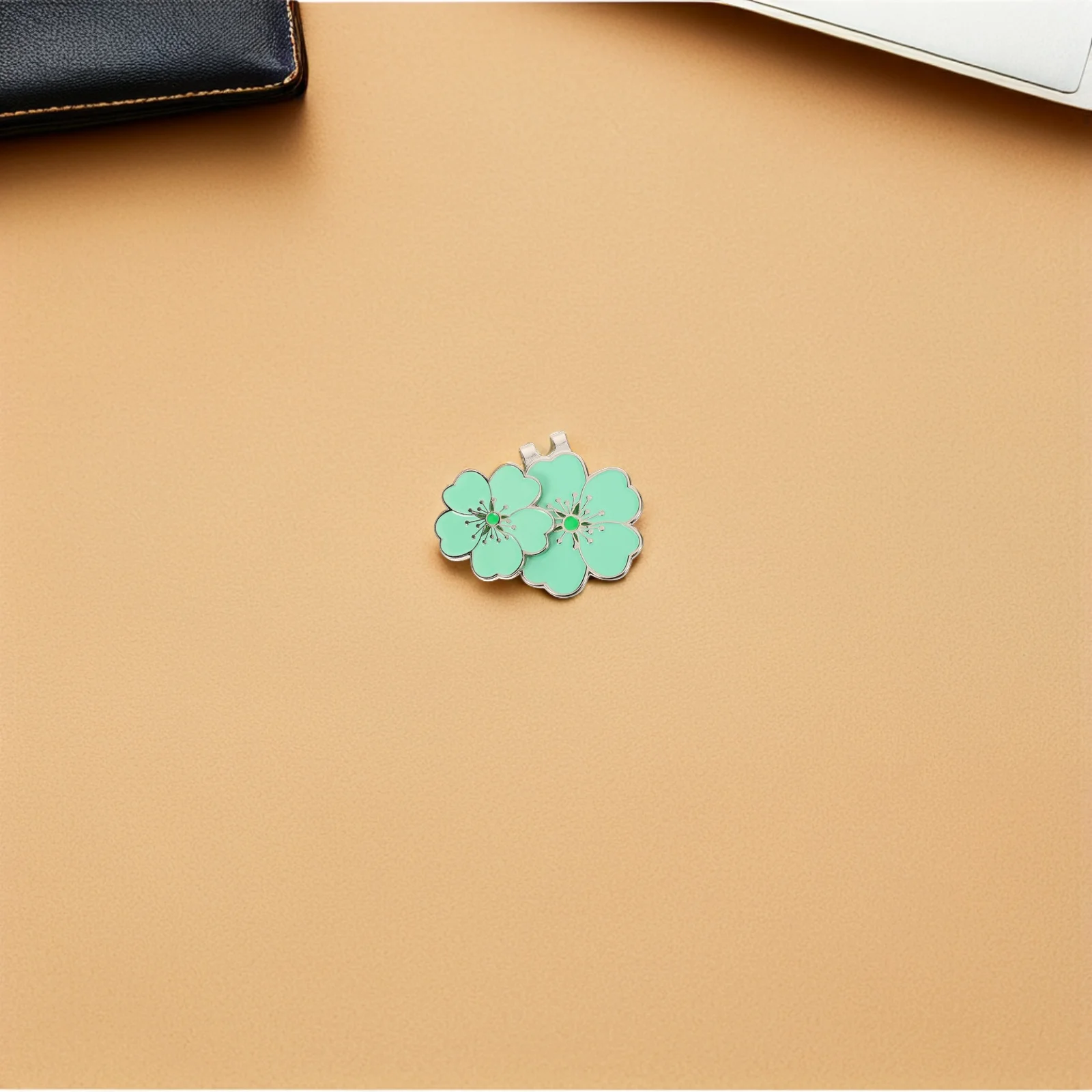 

Hat Clip Flower Shaped Cherry Blossom Design Secure Fit Visor Marker Golf Accessories Golf Ball Marker Clips Baseball Cap