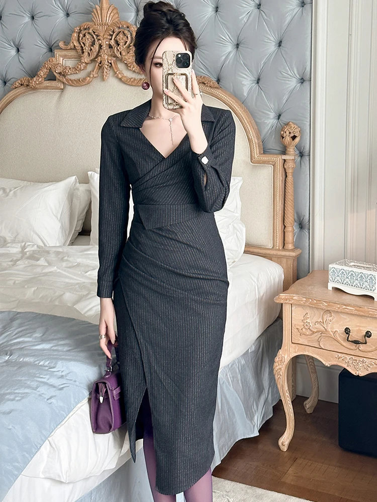 ชุดเดรสผู้หญิงสีดำลายทางแขนยาวทรงเข้ารูปแบบไม่สมมาตร ดีไซน์หรูหรา แฟชั่นวินเทจ เหมาะสำหรับงานทางการและใส่ลำลอง