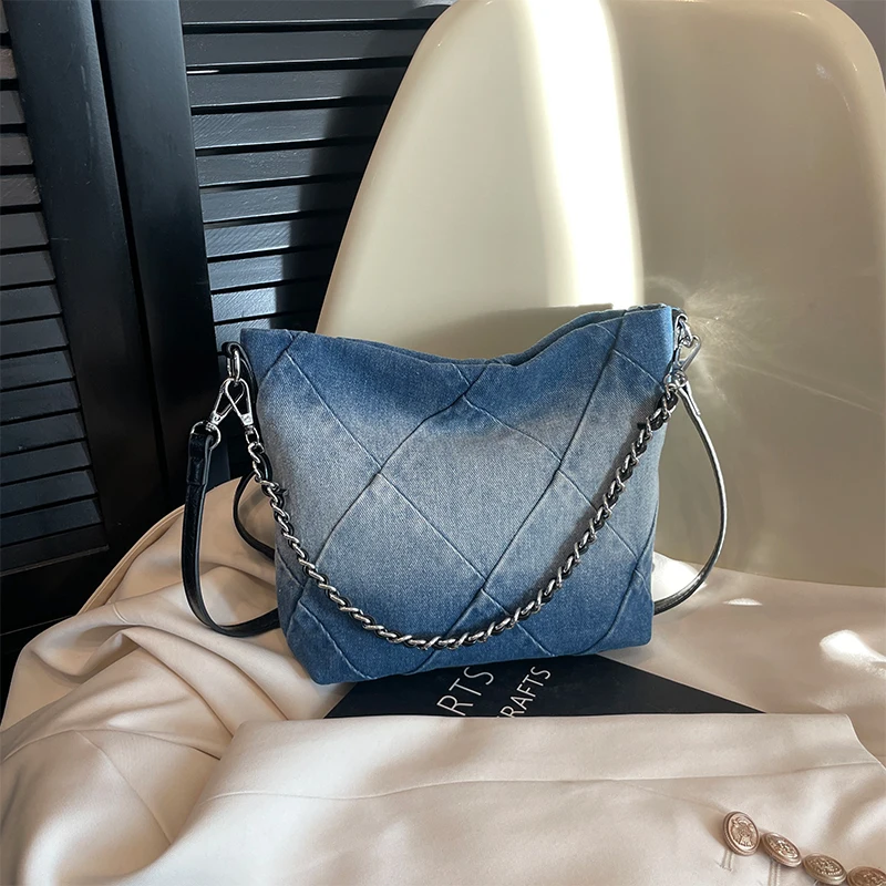 High Quality Winter New Women's Bag Youth Fashion Trend Versatile Shoulder Bag Hot Selling Commuter Large Capacity CasualHandbag