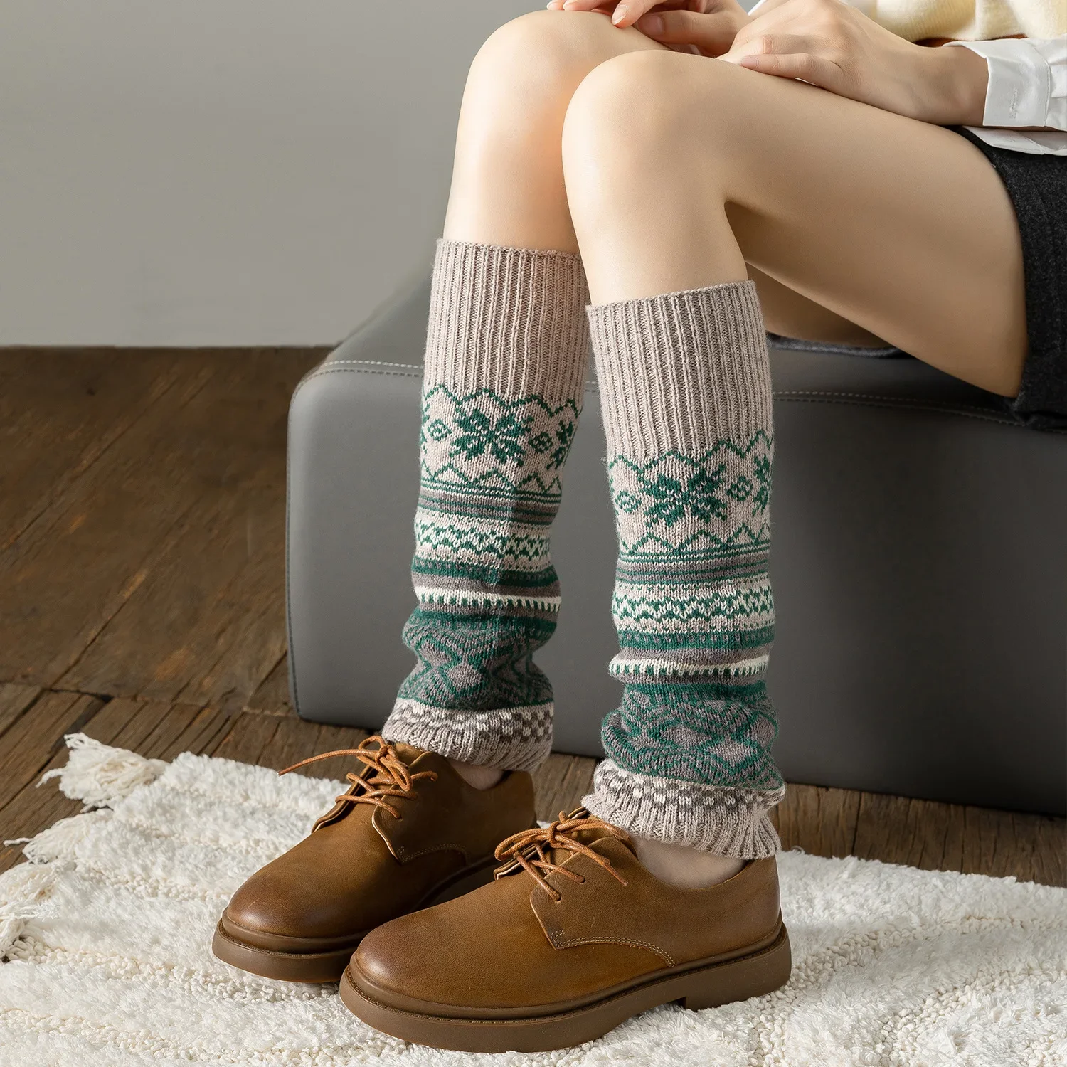 

Новинка 2025 года, хит продаж, осенние и зимние теплые носки в стиле ретро, рождественские снежинки, контрастные цвета, универсальные простые носки