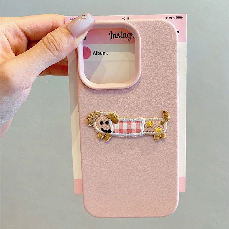 

Korean Cute 3D Cartoon Embroidery Dog Phone Case For iPhone 16 15 14 13 11 12 Pro Max Plus Funny Puppy Leather Pattern Cover