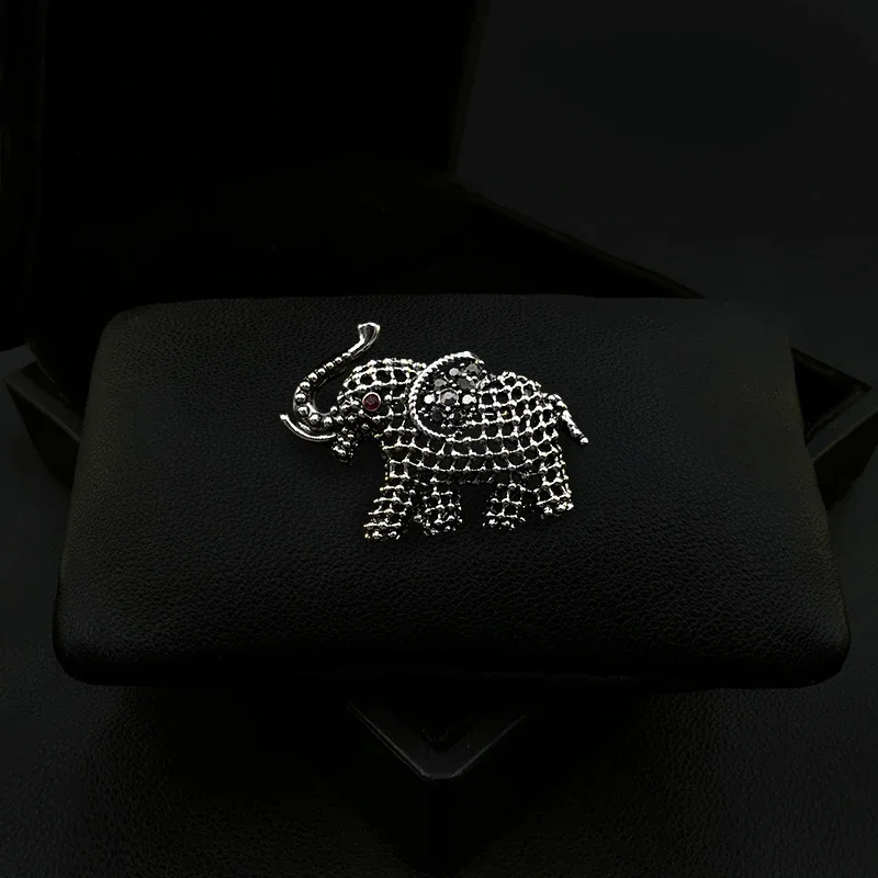 

1990 Cute Retro Elephant Brooch Women's High-End Luxury Suit Neckline Corsage Animal Pins Clothes Accessories Men Badge Jewelry