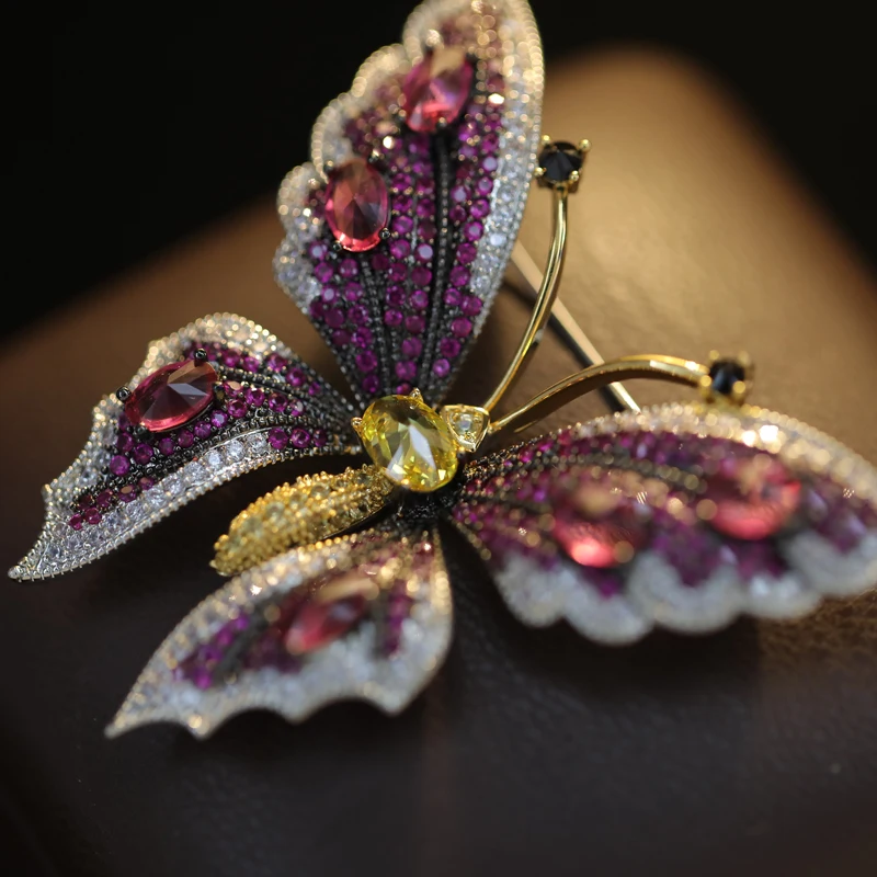 New Heavy Industry Micro inlaid Zircon Butterfly Brooches for Women Men Luxurious Temperament Corsage Coat Suit Accessories Pins