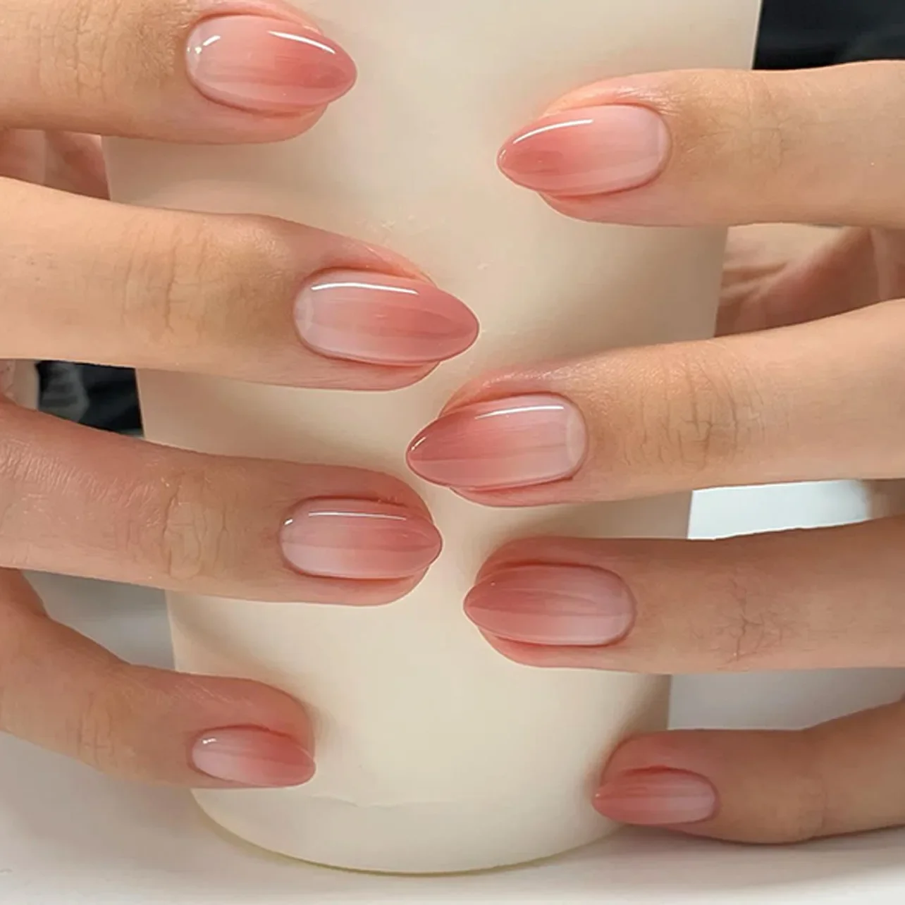 Roze gradiënt witte Franse romantische amandel nagelkunst draagbaar eenvoudige nepnagels afneembare afgewerkte kunstnagels druk op nagels