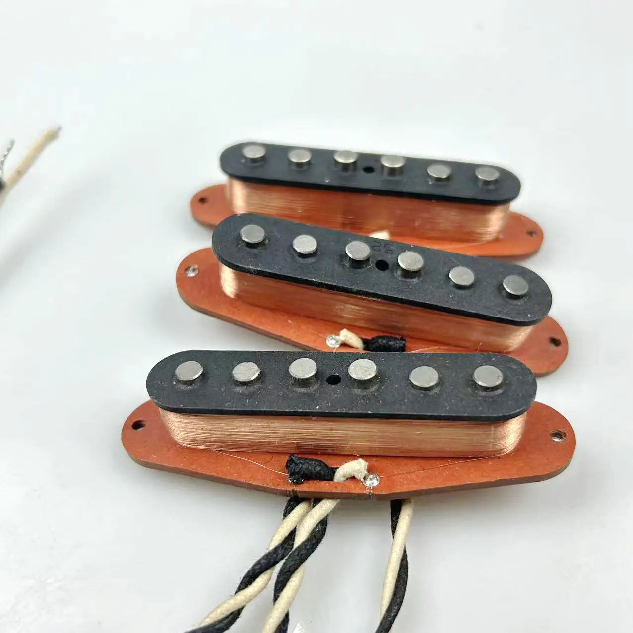 

1 set 3pcs Guitar Pickups Single coil pickups Alnico 5 Pickups Red Dimensional Sheet Base