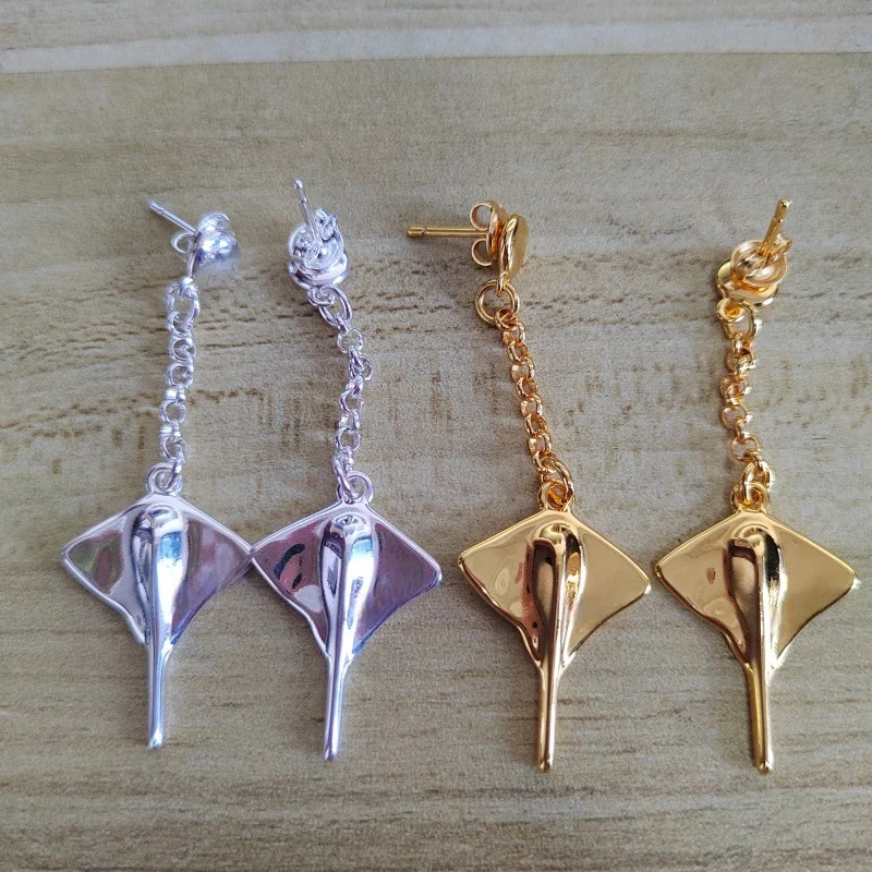 

2026 New Electroplated Silver Ocean Devil Fish Earrings, Suitable for Casual Fashion Matching