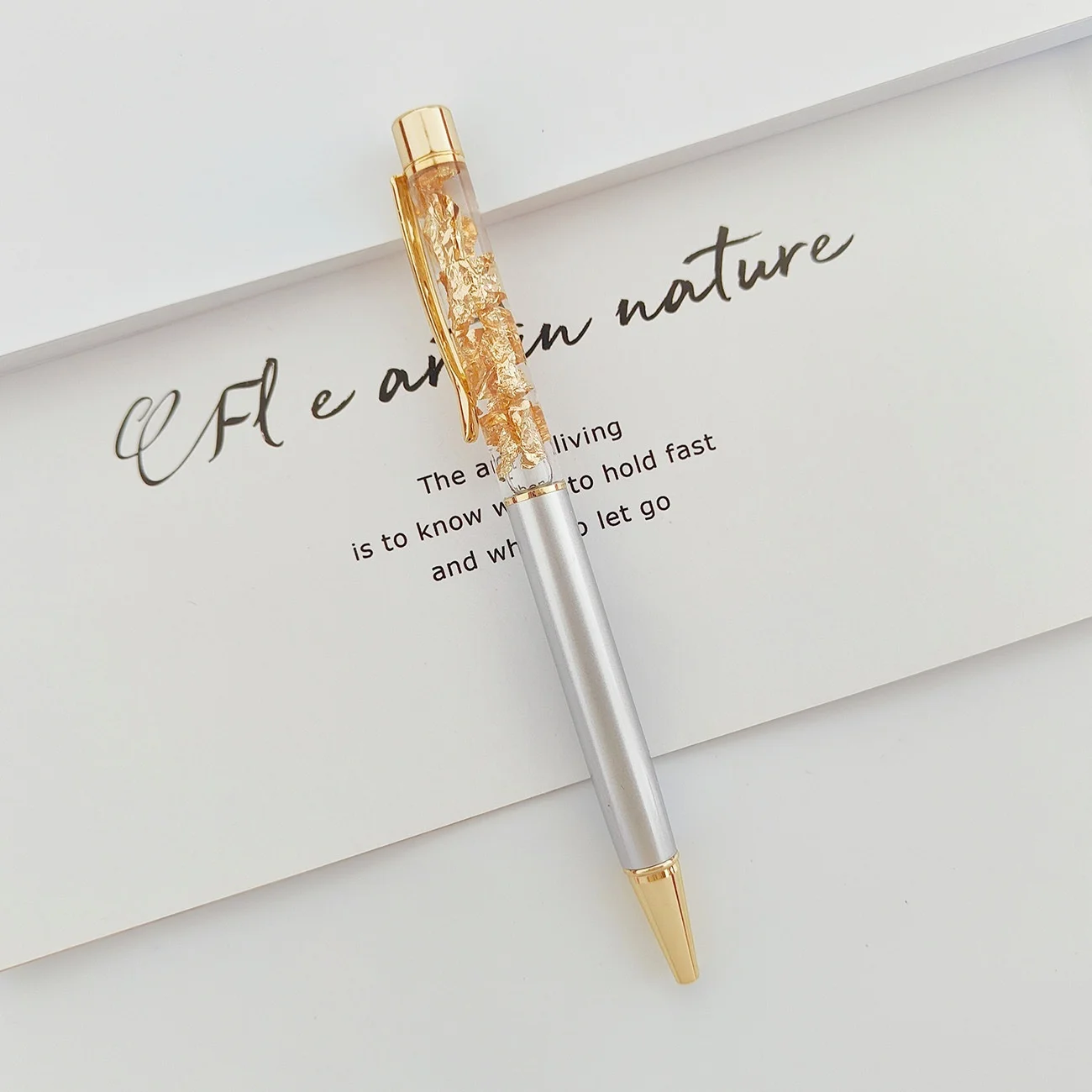 2-Pack of Pens in Random Colors, Gold Foil Pens, Glitter Powder Pens, Suitable for Promotional Gifts, Metal Ballpoint Pens for Parties and Events, the Preferred Choice for Gift-Giving, Suitable for Schools, Wedding Occasions, Bridal Items, Proposal Gifts, Wedding Season, Graduation Season, Mother's Day Gifts, Teacher's Day Gifts, Exquisite Writing Tools, Wedding Signature Pens