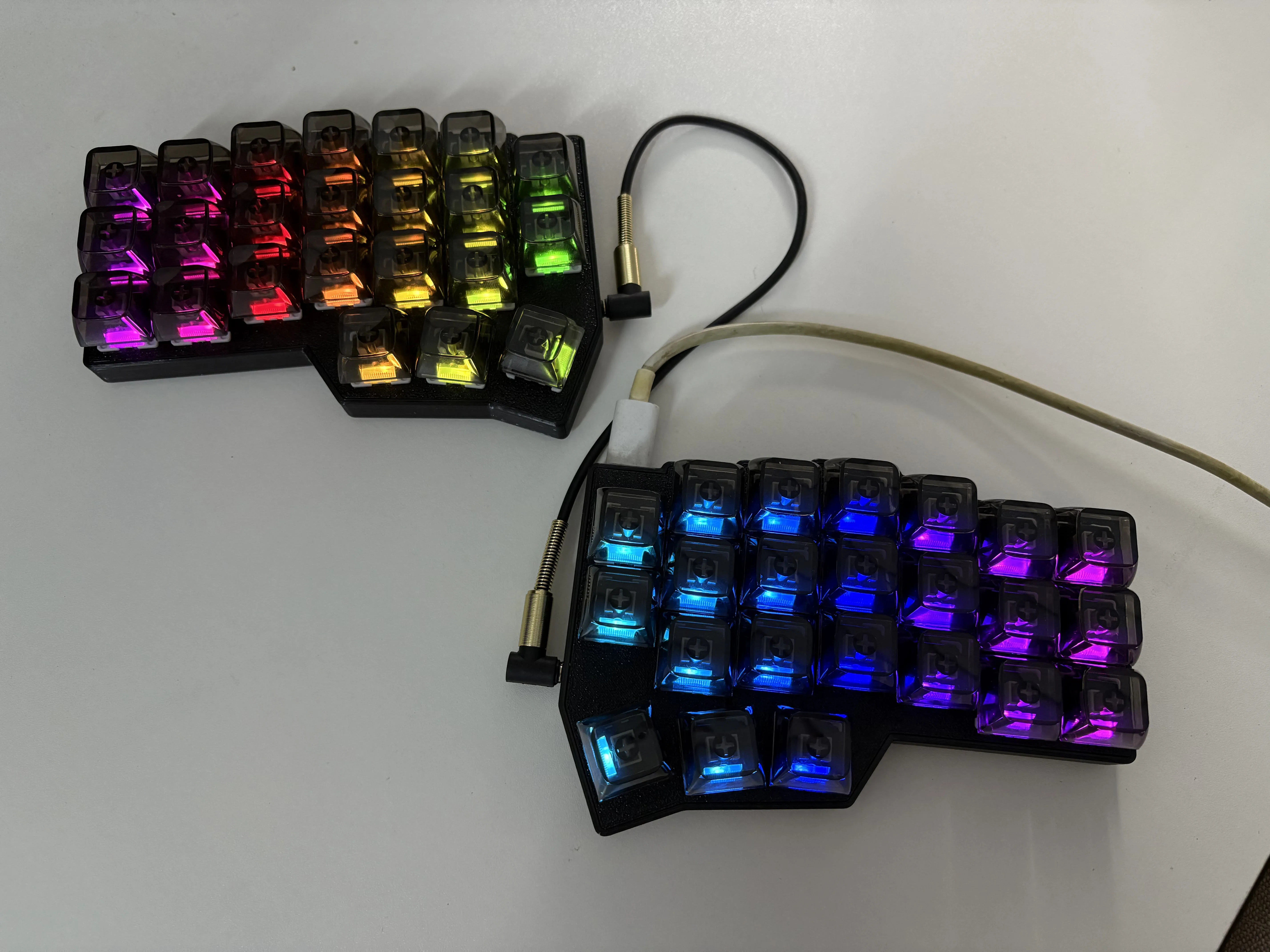 Corne V4 Wired Split Keyboard Customized RGB Hot Swap Corne Split Mechanical Keyboard for VIAL Keymap Black Transparent Keycaps