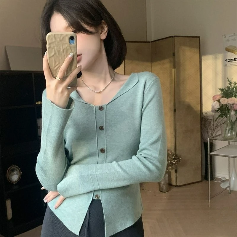 

2025 Brand New Vintage Women's V-neck T-Shirts Long Sleeves Solid Color Knitwear Korean Women Slim Pullover for Female Tops D951