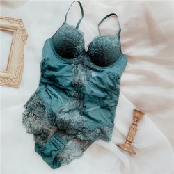 Macacão sexy de renda para jovens senhoras, roupa interior oca, sutiã espessado, bodysuit transparente, bodysuit de auto cultivo