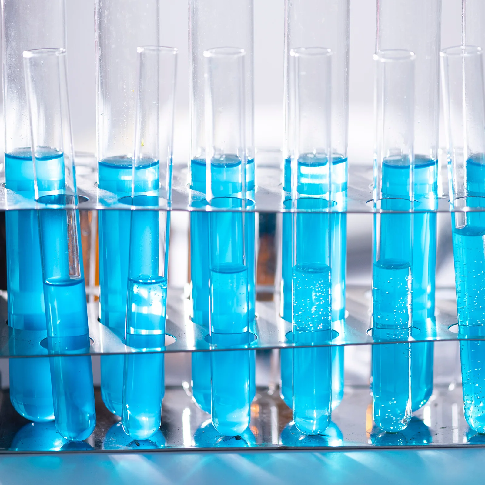 

4Pcs Glass Test Tubes Cork Stoppers Wide Mouth Flat Round Bottom Leak Proof for Experiments Lotion Gel Powder Storage