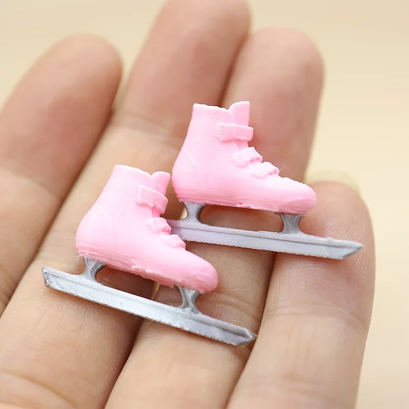 1set Mini Ice Skates Model Ice Blade Shoes Sports Miniature Ski Resort Scene Accessory Dollhouse Equipment Decoration Prop