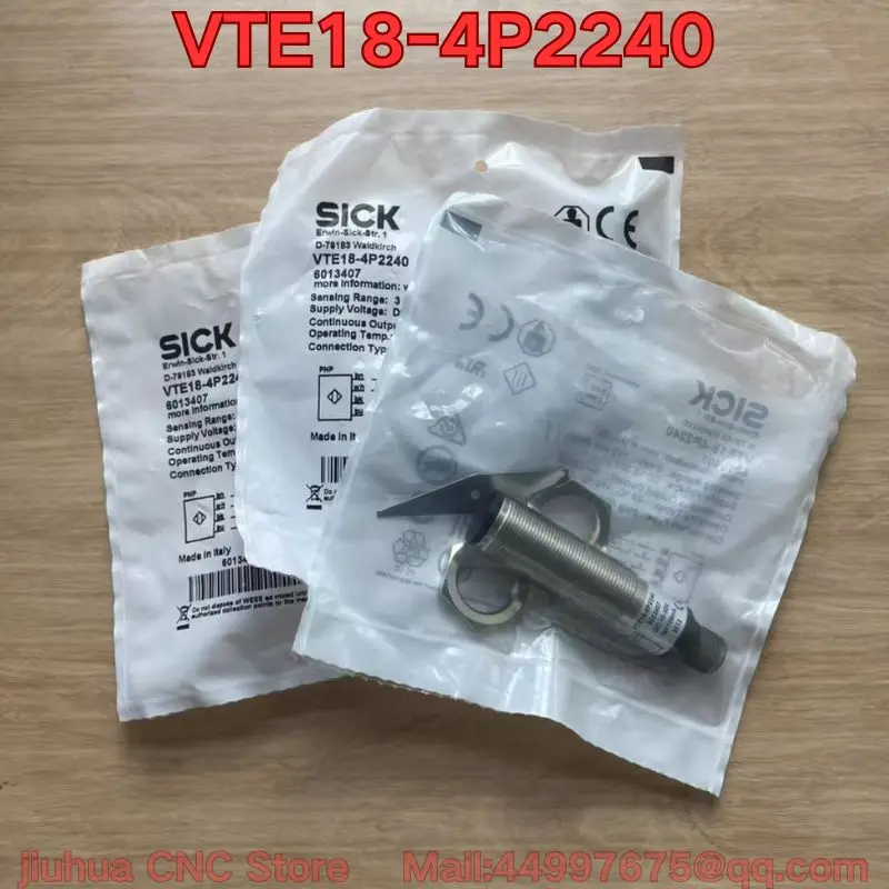 New VTE18-4P2240 photoelectric sensor