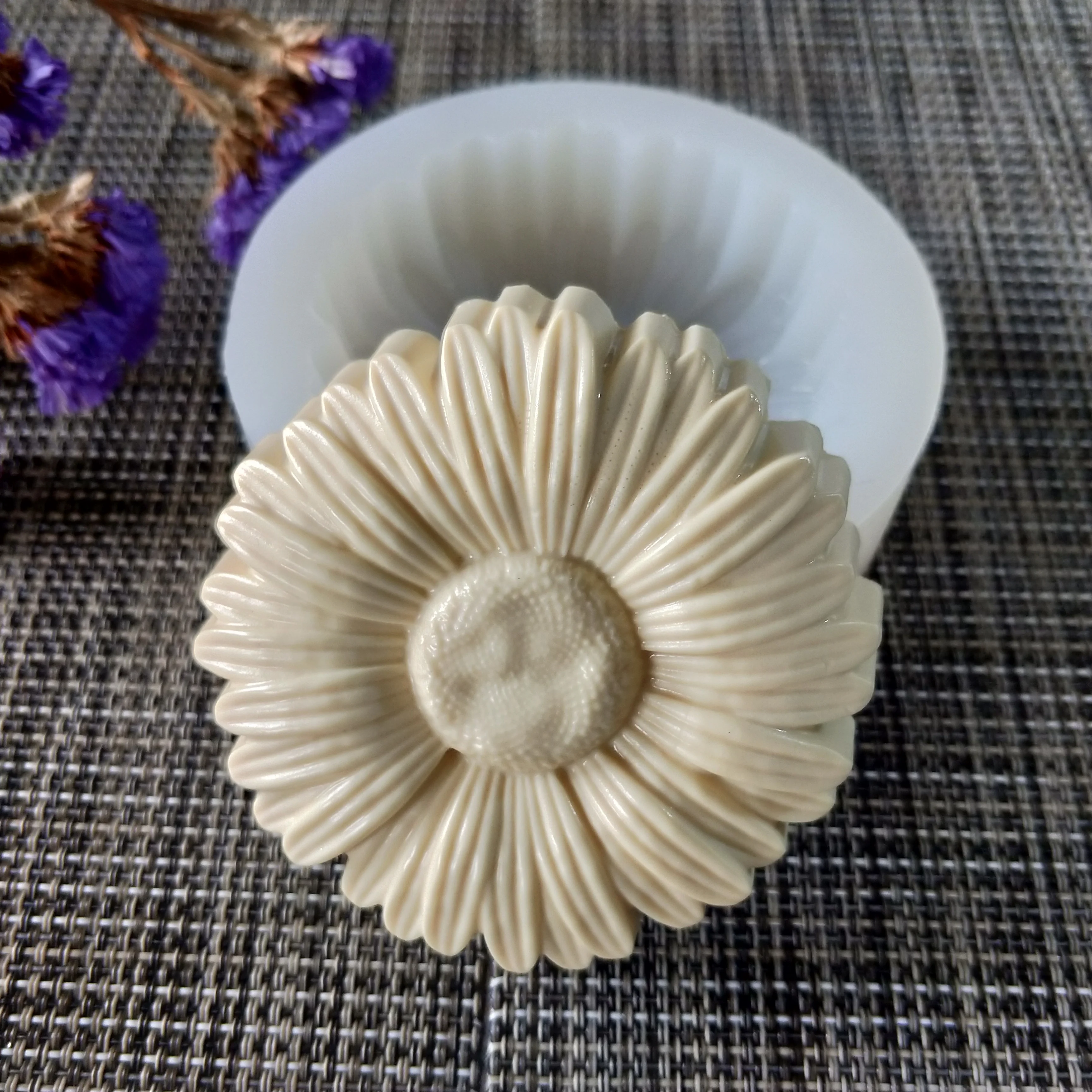 

HC0117 PRZY Daisy Mold Silicone Soap Mould Chrysanthemum Handmade Soap Making Molds Candle Mold Silicone Resin Clay Mold