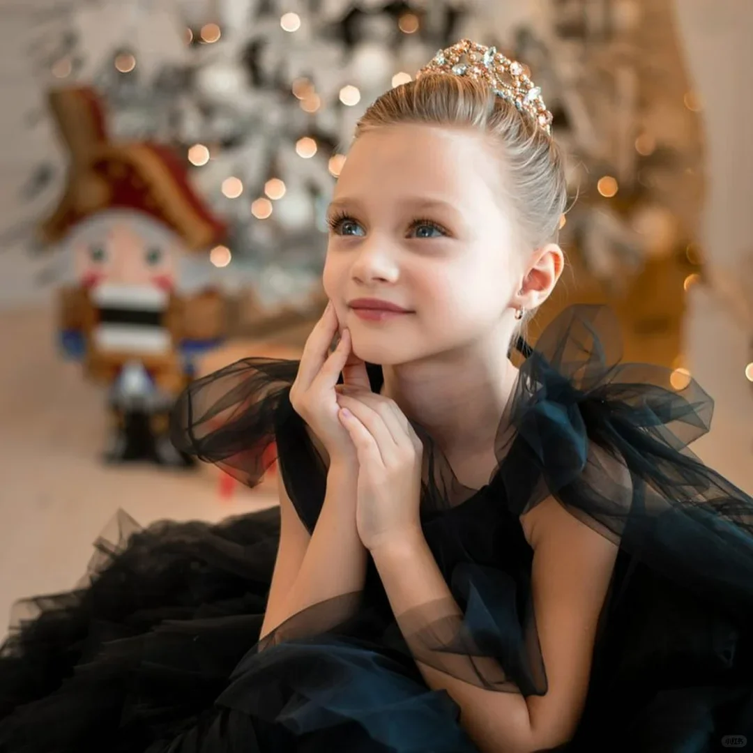 Schwarzes Schwan-Ballettmädchen, mehrlagiger Tüll, flauschiges, ärmelloses Blumenmädchenkleid für die Hochzeit, individuelle formelle Ballkleidung für Klavierauftritte