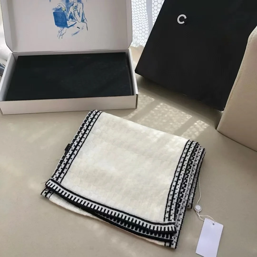 

Designer Style 2025 Letter C Scarf Women's New Winter High-end Sense Versatile Korean Atmosphere Warm Design Sense