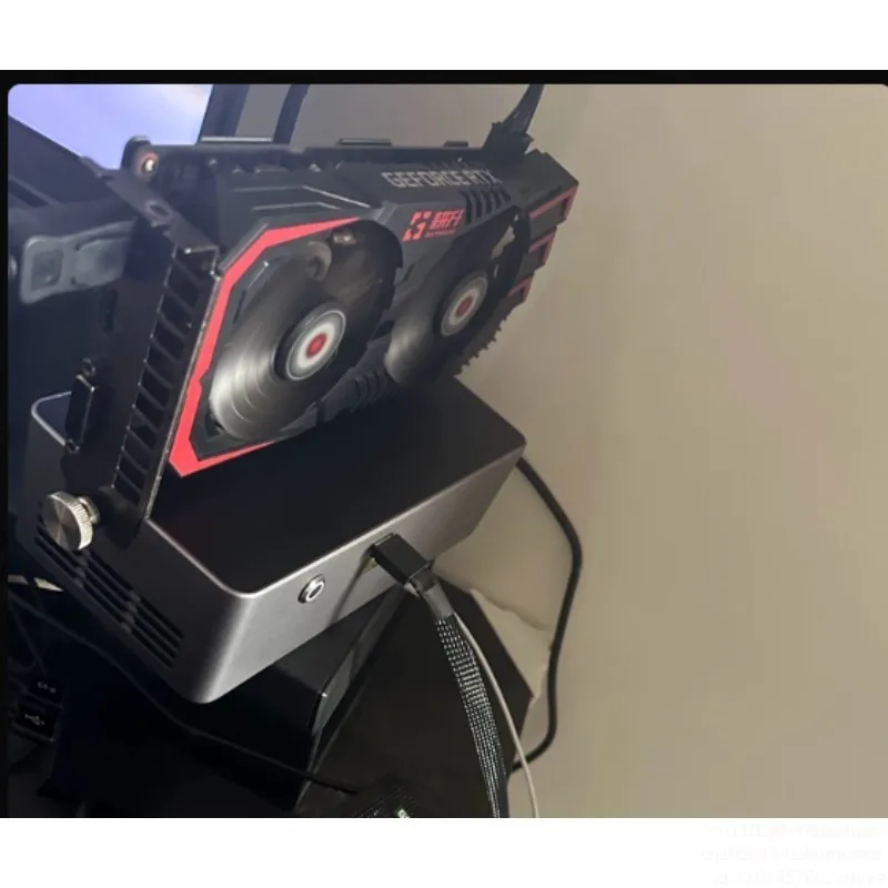 Graphics card docking station, interface reverse power supply