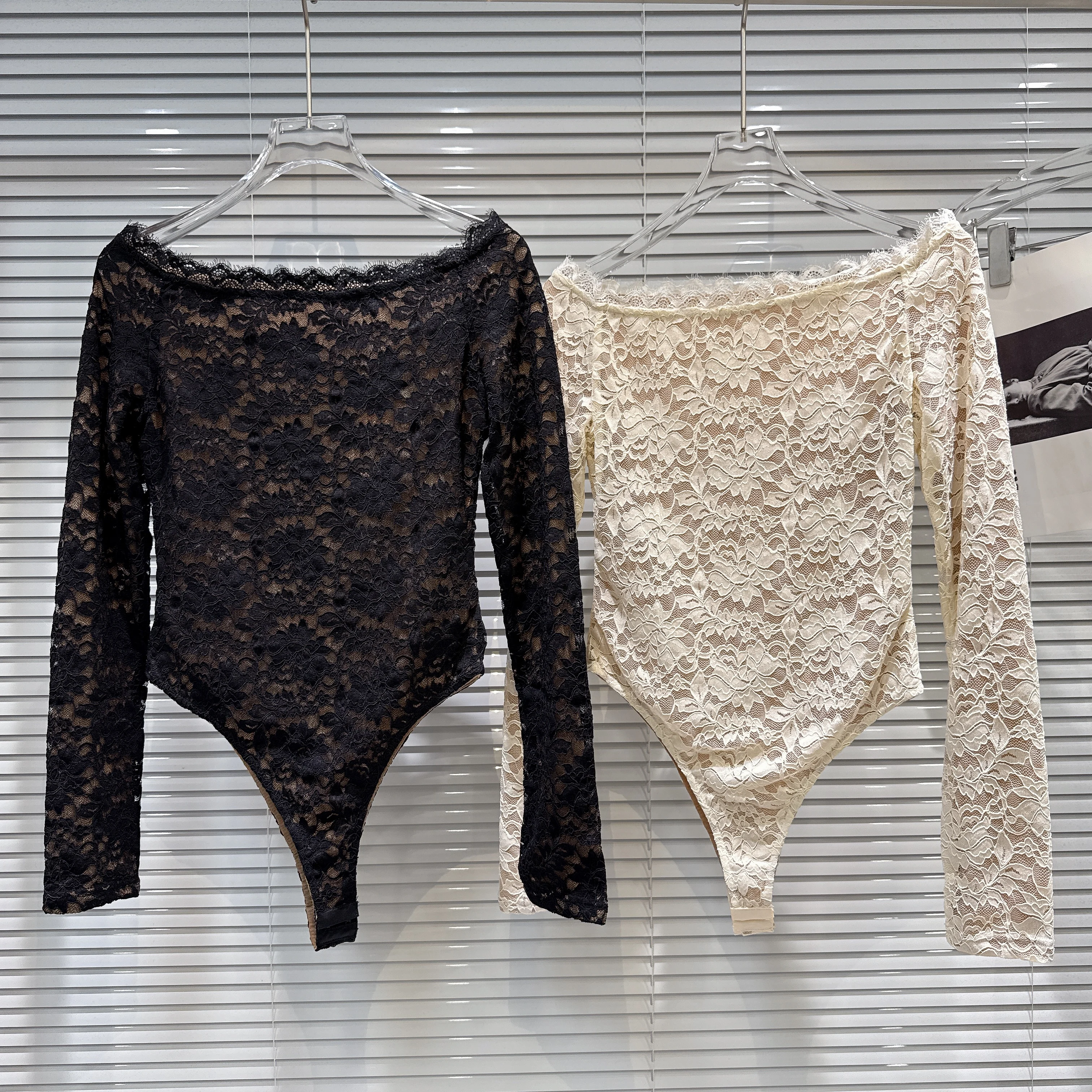 

Gagarich 2026, осенне-весенний женский новый сексуальный горячий комбинезон на одно плечо с кружевным краем и низом, рубашка, кружевная рубашка, топ