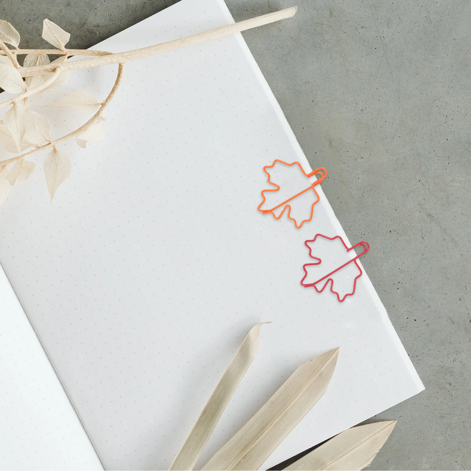 

100pcs Leaf Shaped Colorful Paper Clips Binder Clips For Wedding Invitations Journaling Planner Crafts Office Supplies Mini