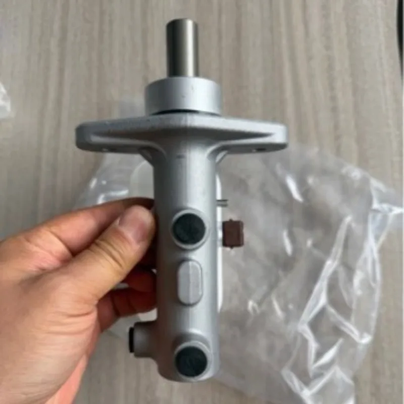4854009200 4854008200 Suitable for Shuanglong brake master pump auto parts