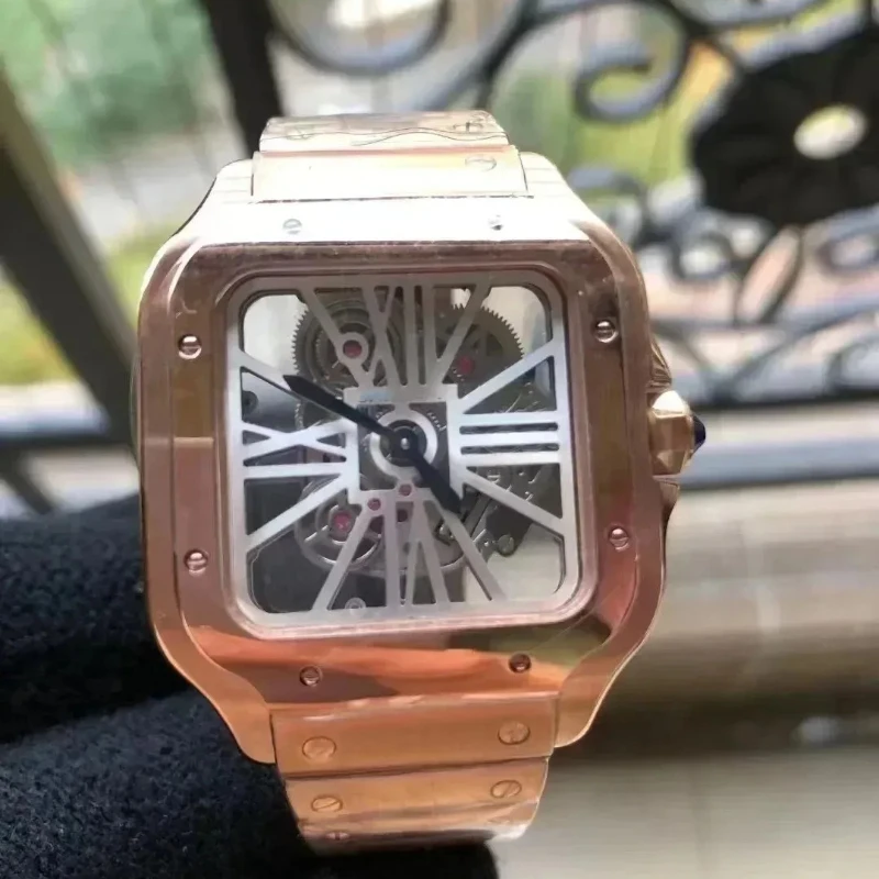 2025 ساعة كوارتز مجوفة جديدة للرجال من الفولاذ المقاوم للصدأ باللون الذهبي الوردي ساعة يد جلدية مربعة باللون الأصفر