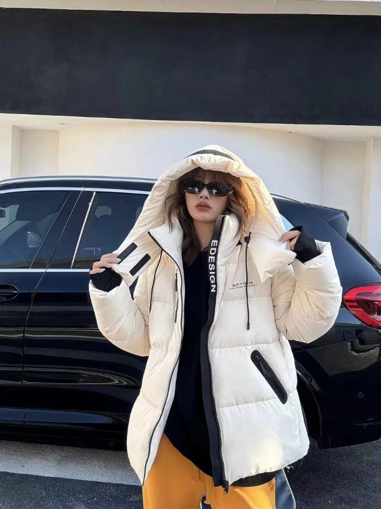 เสื้อแจ็คเก็ตดาวน์แบบใหม่สำหรับฤดูหนาวปี 2025 เสื้อพาร์กาสั้นมีฮู้ดสำหรับผู้หญิง เสื้อผ้าแฟชั่นหนา อุ่น บุด้วยขนเป็ดขาว 90% เสื้อโค้ทพัฟเฟอร์สำหรับใส่เป็นเสื้อนอก