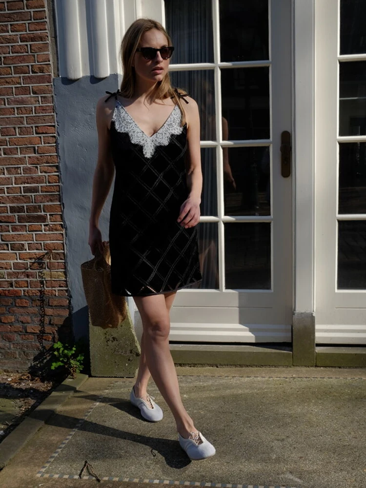 Lace trim V-neck bow-front strapless dress for women - Retro velvet diamond pattern slim-fitting and figure-hugging A-line skirt