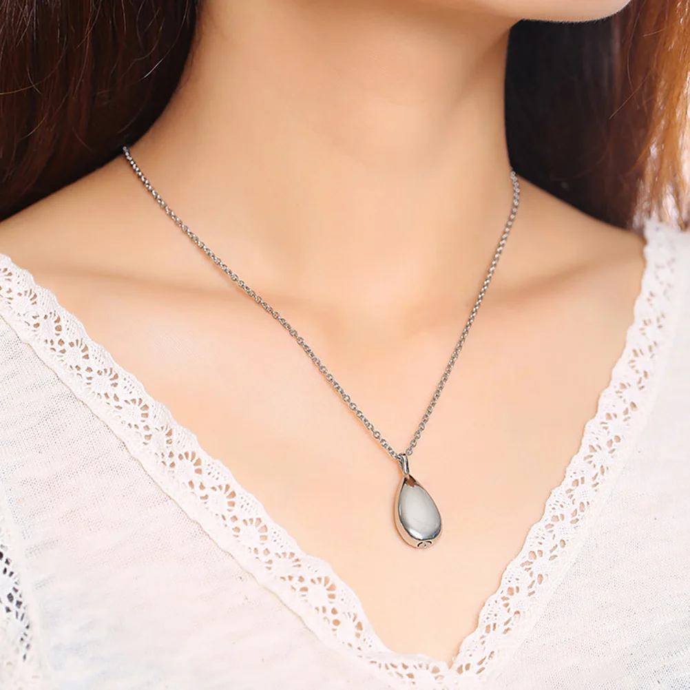 

Perfume Necklace Aromatherapy Essential Oil Diffuser Jewelry for Women Urn Necklace Exquisite Titanium Steel Portable