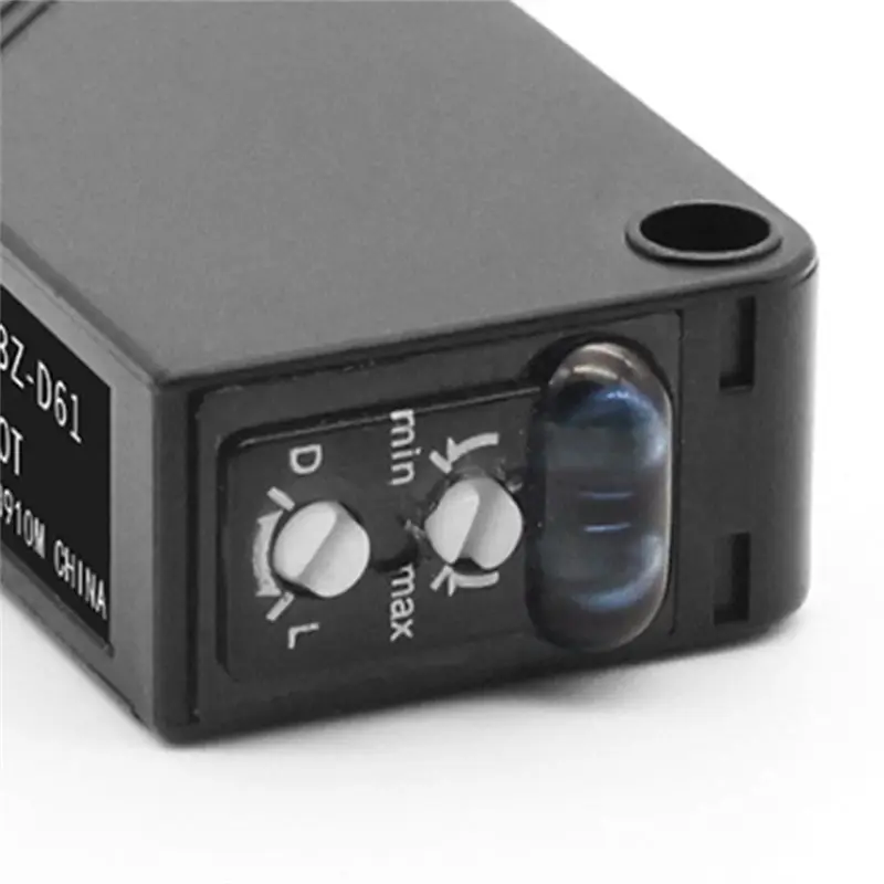 B04C-Infrared Diffuse Reflection Switch Sensor E3Z-D61 Photoelectric Type DC5～ 24V With Bracket