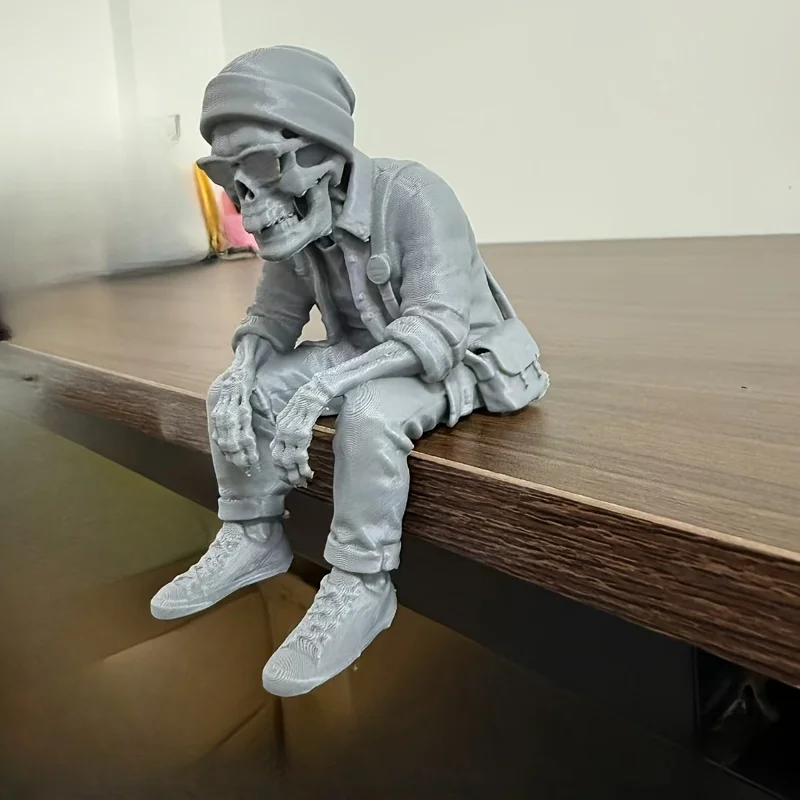 Street Style Skeleton Traveler Ornaments Fashion Skeleton Sitting Statues Cool Leisure Beanie Home Desktop Ornaments Decor Gifts