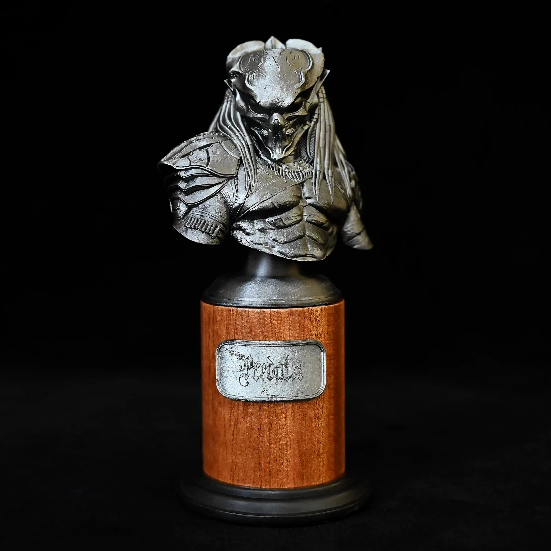 Space Creature Hunter Chieftain Bust 165mm Handmade Resin Statue Tribal Desk Decor