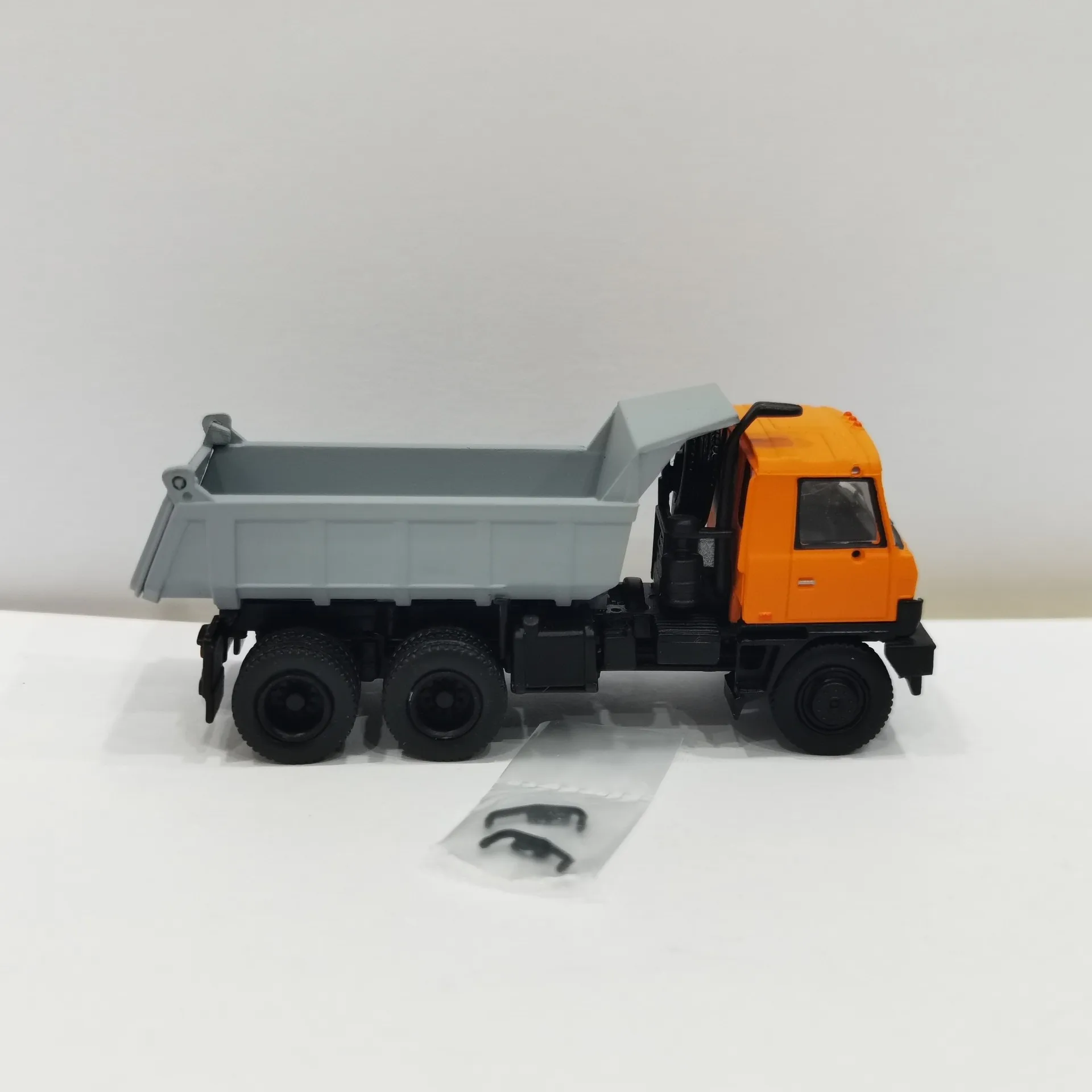 Diecast BREKINA HO 1/87 Schaal Tatra 815 Kipper Te Drag Dump Truck Plastic Auto Model Collectible Toy Gift Souvenir Display
