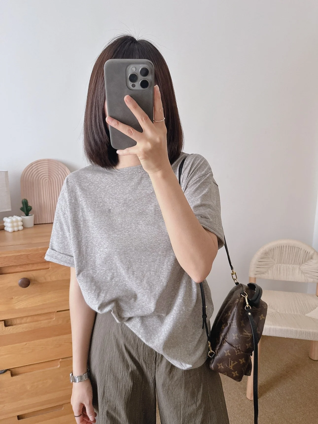 

Удобная повседневная свободная женская футболка с коротким рукавом и буквенным принтом из смесового хлопка, создающая ощущение расслабленности, универсальный летний топ