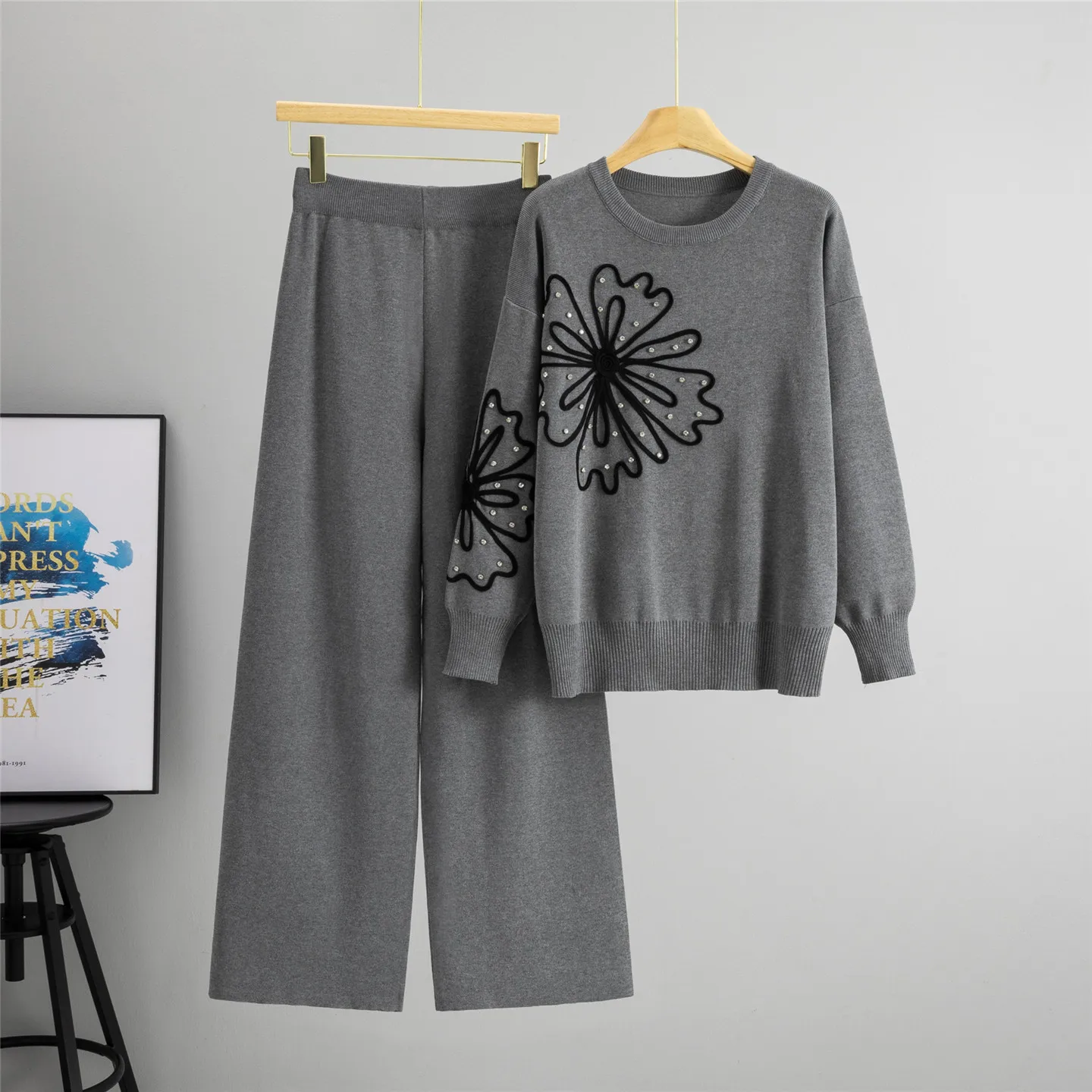 Spring and autumn fashion nail drill splicing flower fashion round neck knitted top wide leg pants casual women's two-piece set