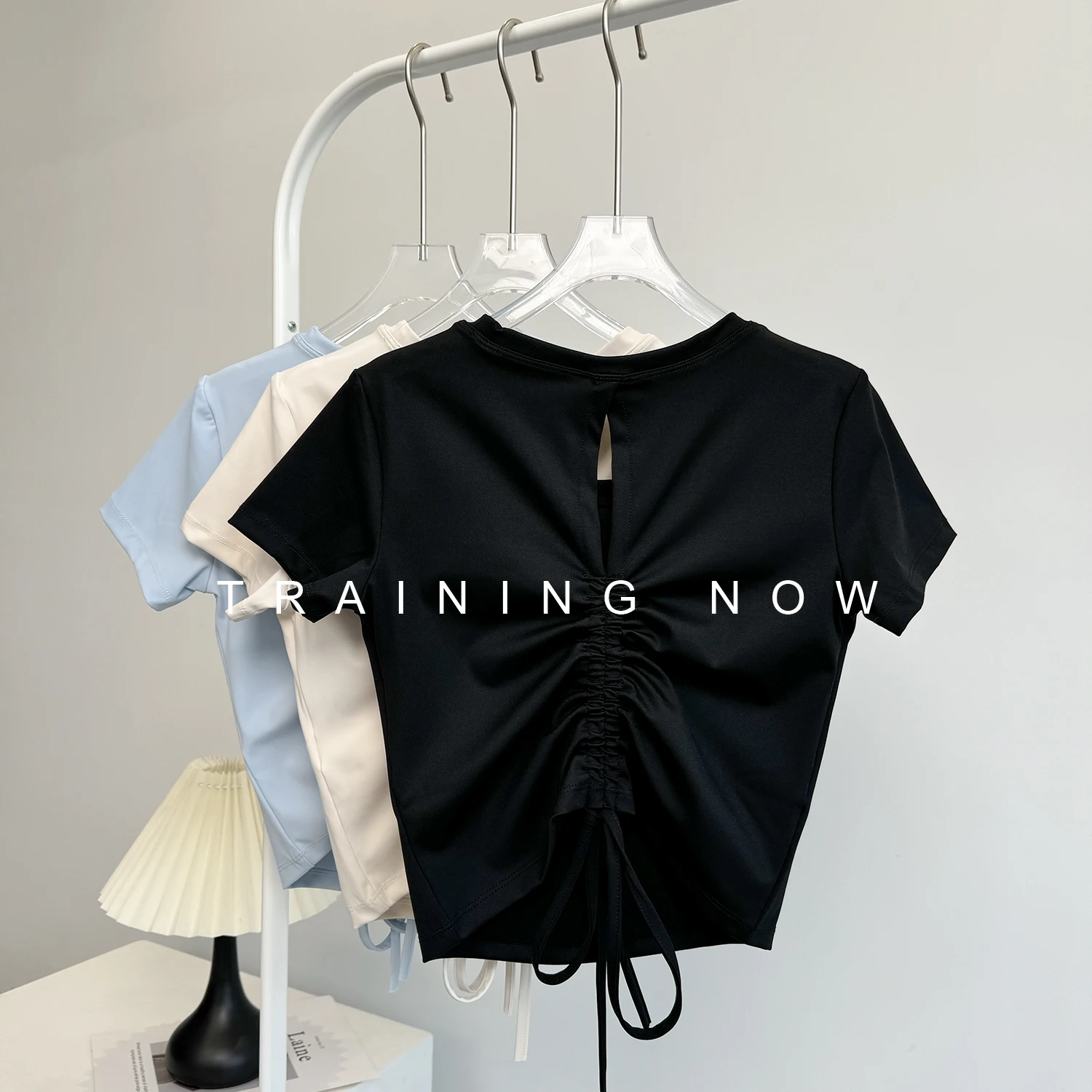 

Спортивный женский летний тонкий дышащий быстросохнущий топ с короткими рукавами для бега, новинка 2025 года, красивая одежда для йоги и фитнеса с полой спиной