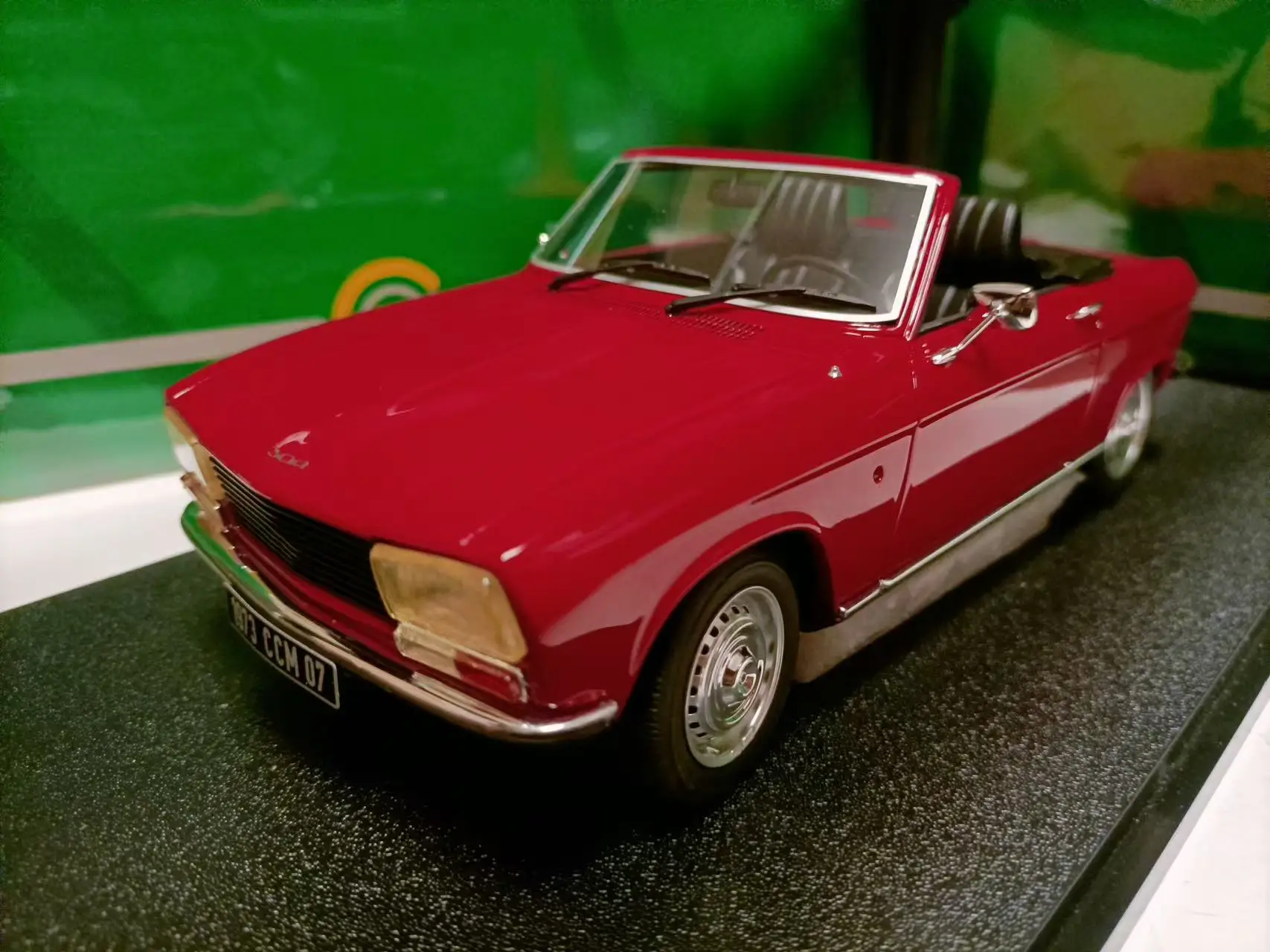 Cult 1:18 304 Cabrio 1973 Red Simulation Limited Edition Resin Metal Static Car Model Toy Gift