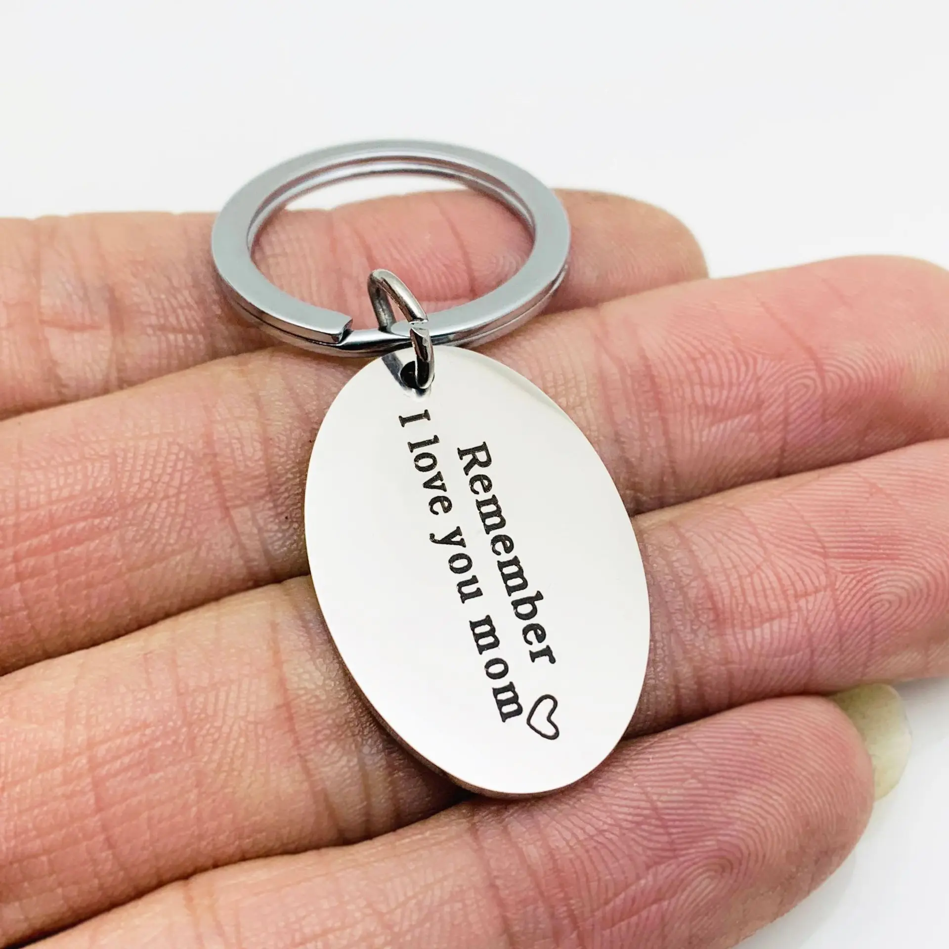 

Remember I Love You Mom Dad Stainless Steel Key Chains To Express Love For Father Mother Fashion Cute Keychain Key Ring Gift