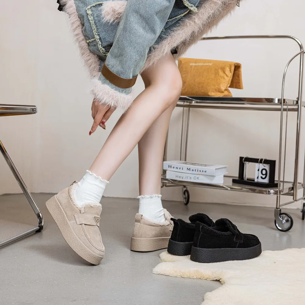 

One foot leather thick soled snow boots for women with thick fleece, warm and low cut outdoor triangle logo women's cotton shoes