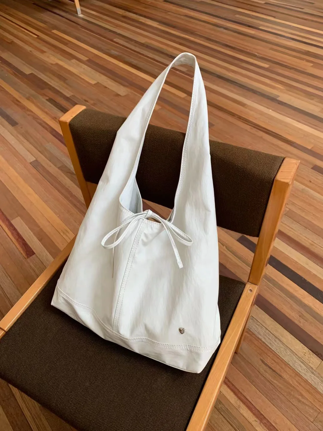 Sac à bandoulière simple de grande capacité pour femmes, fourre-tout polyvalent avec nœud papillon français, nouveau petit Desi