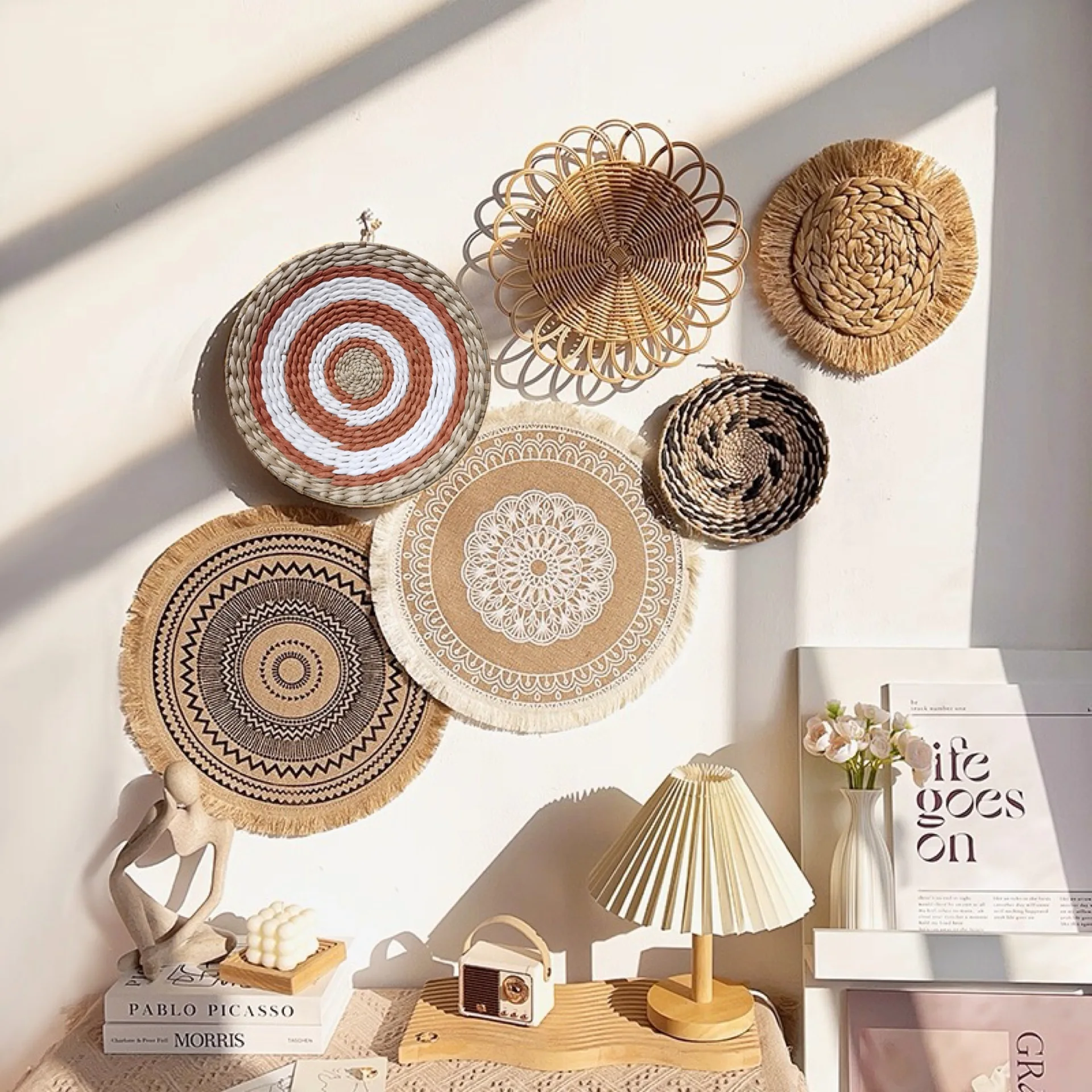 Fashion Boho Chic Handcrafted Seagrass Wall Baskets Rattan Woven Round Bohemian Decor for Home Hotel Background Wall Hanging