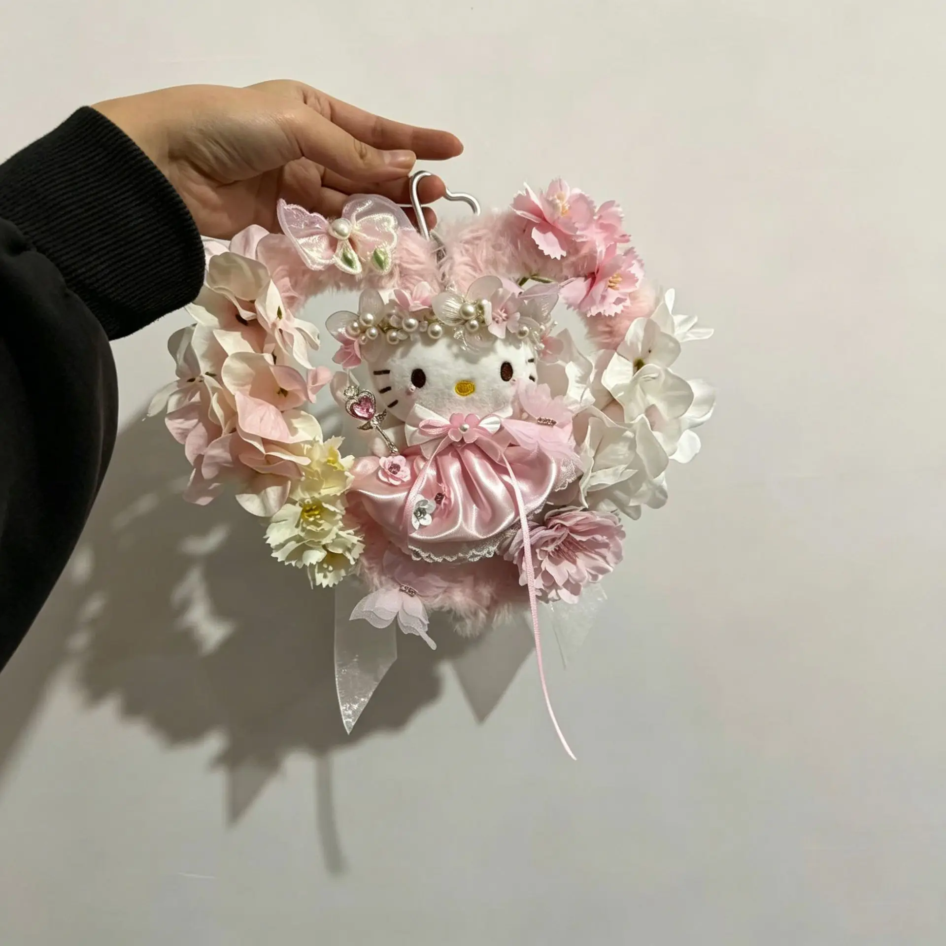 

2026 Sanrio Hello Kitty Heart Shape Dried Flower Wreath Plush Keychain Lace Bow Pearl Decor Doll Pendant